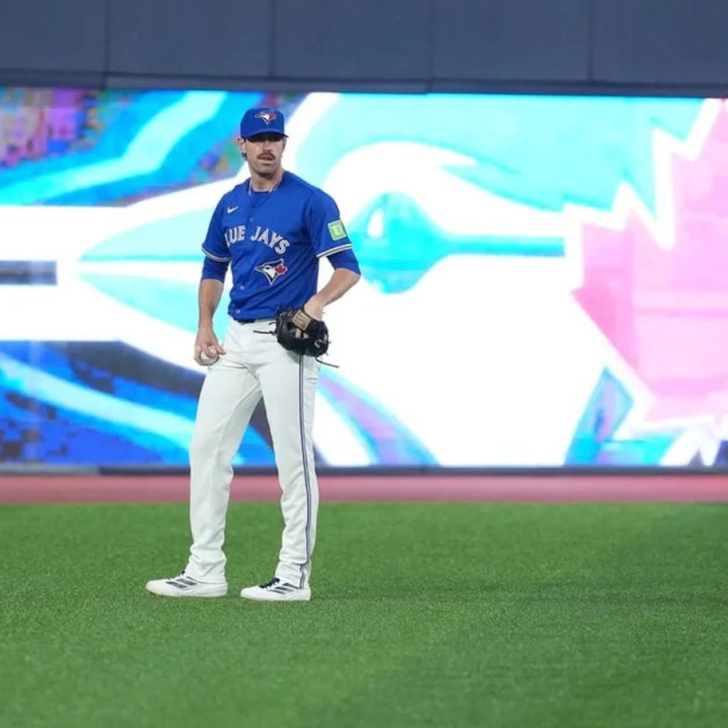 12 اوت 2025 ؛ تورنتو ، انتاریو ، CAN ؛ تورنتو آبی جیز شین بیبر (57) تورنتو لانچر قبل از مسابقه مقابل کابین های شیکاگو در مرکز راجرز ، استراحت می کند. اعتبار اجباری: تصاویر نیک ترکیه-ایماگن