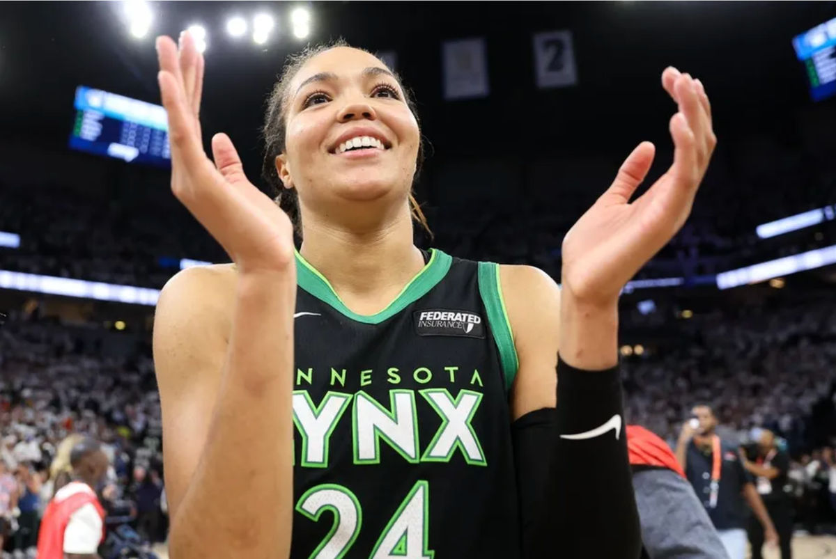 18 اکتبر 2024 ؛ مینیاپولیس ، مینه سوتا ، ایالات متحده ؛ مهاجم سیاهگوش مینسوتا نافسی کولی (24) پس از اولین بازی فینال WNBA سال 2024 دوباره در نیویورک لیبرتی در مرکز هدف ، پیروزی خود را برای پیروزی خود کسب می کند. اعتبار اجباری: Matt Krohn-Immagn تصاویر