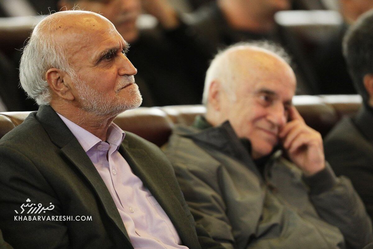 استقلال برای همه ما است ، غیر شانریاتماداری و تاجرنیا/ من مایل هستم که به خانه همه منتقدین بروم و آنها را به جشن استقلال برسانم