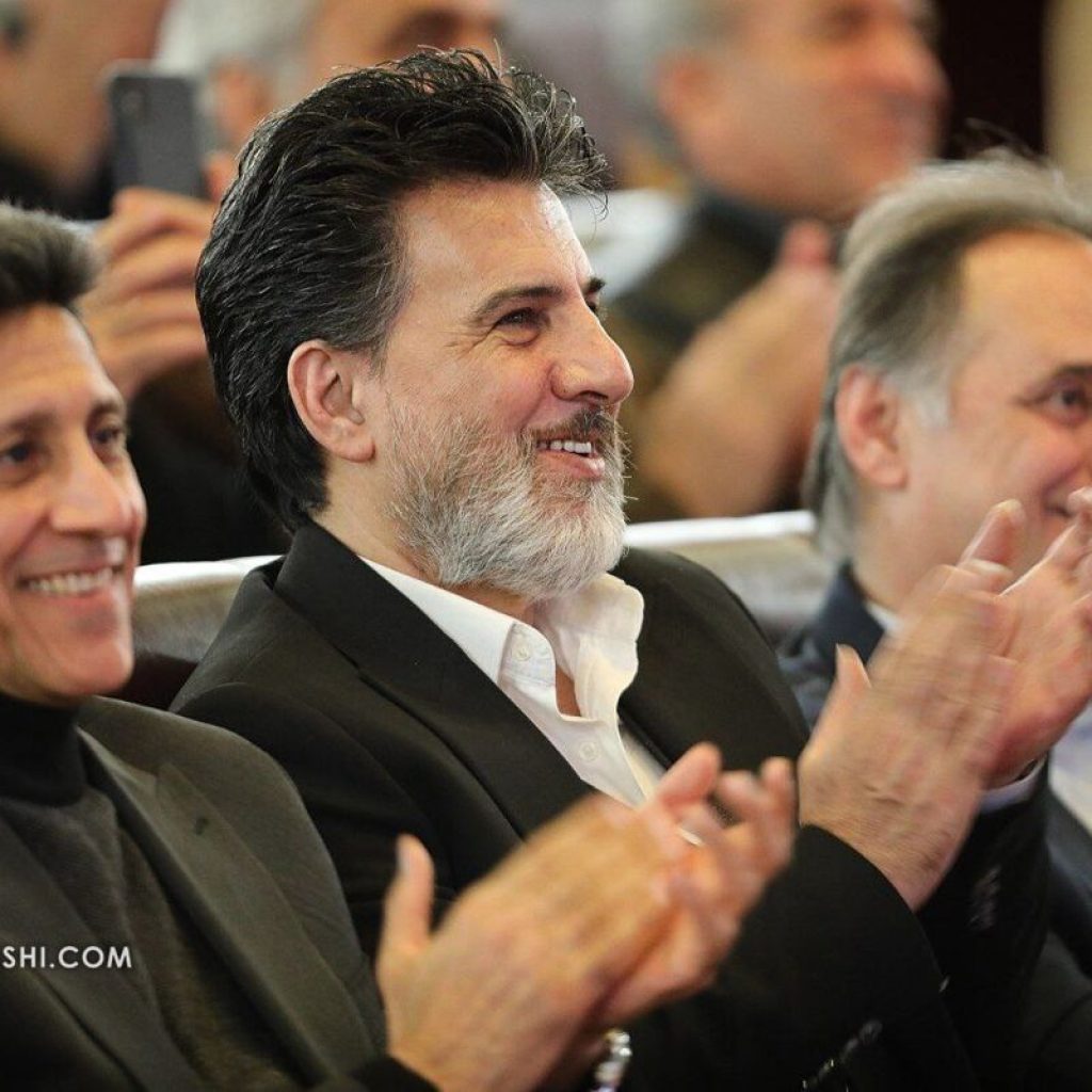 مدیر استقلال استعفا داده است. ببخشید اما من نمی توانم کمک کنم اما