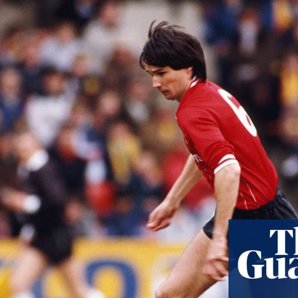 چه تیم هایی را در یک بازی یکپارچه از سه کیت مختلف پوشیده اند؟ | فوتبال