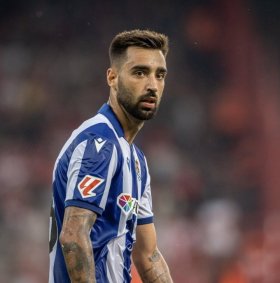 چلسی و اسپرز هافبک اسپانیایی را تعقیب می کنند