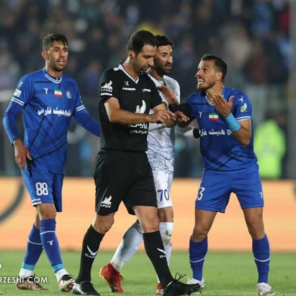 بازگشت داور بحث برانگیز 6 ماه پس از محرومیت