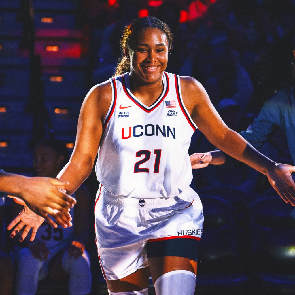 UConn شماره 1 در 25 برتر بسکتبال زنان AP است. SEC دارای 5 تیم در 10 تیم برتر است