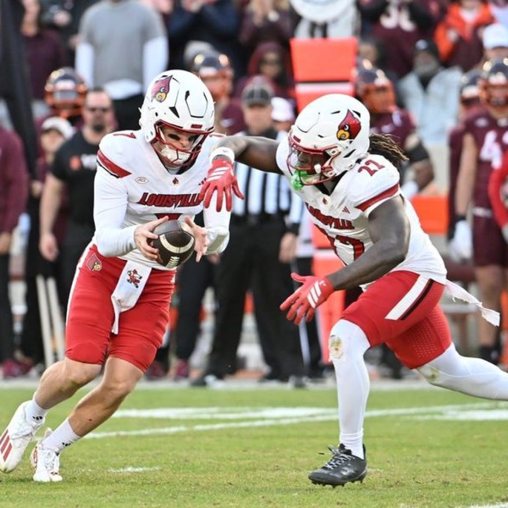 فوتبال NCAA: لوئیزویل در ویرجینیا تک