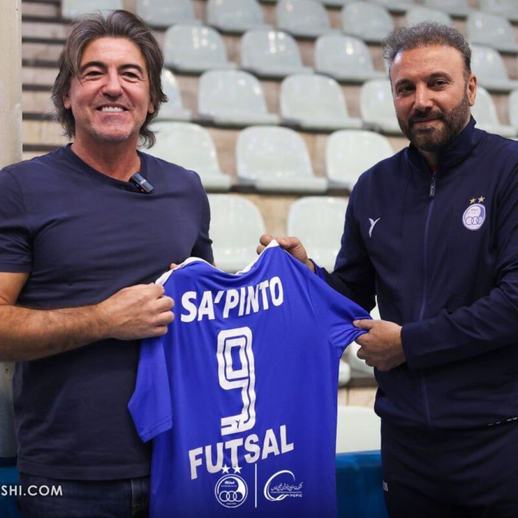 هدیه مربی استقلال به سرمربی استقلال!/ واکنش اسطوره تیم ملی به دیدن ساپینتو! + عکس