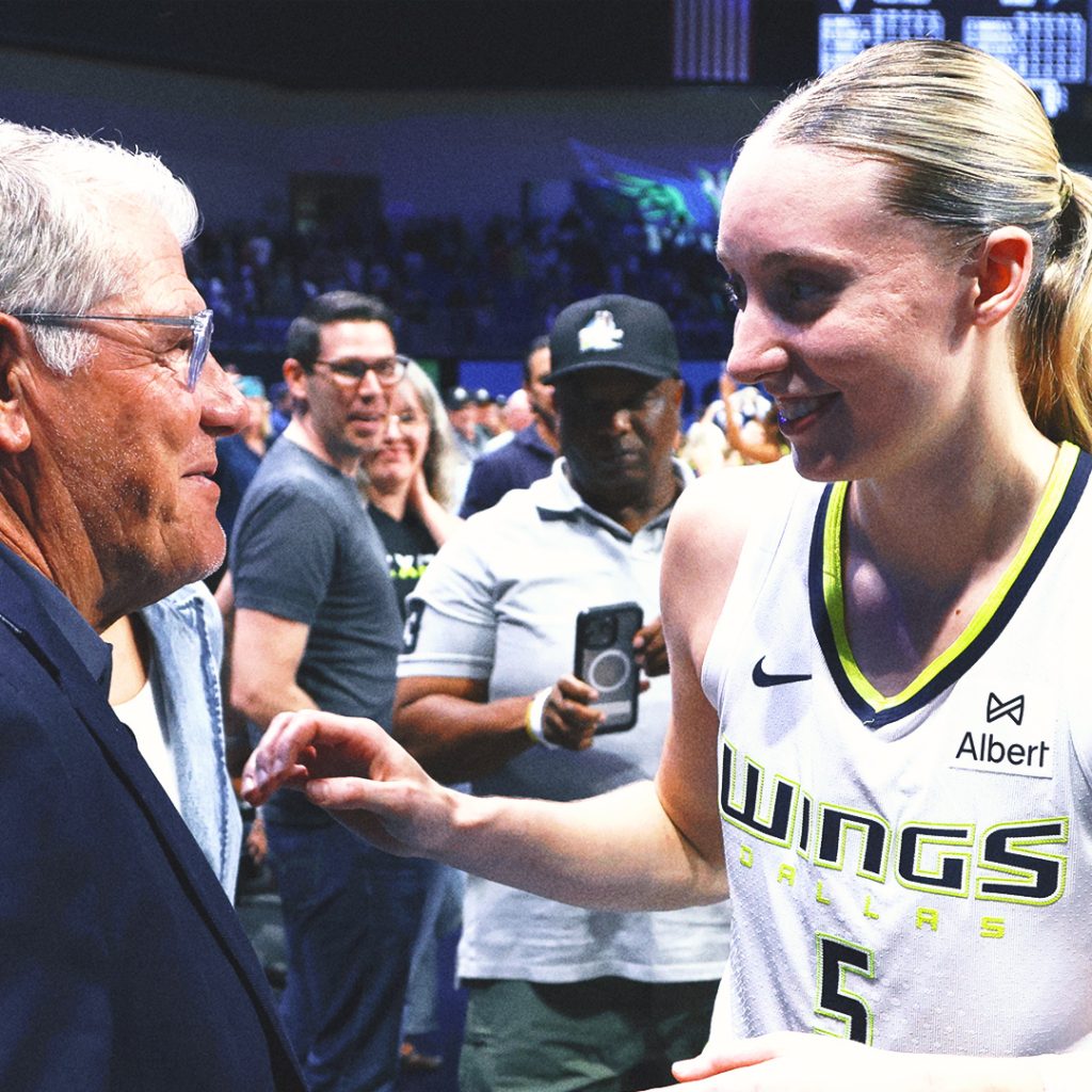 پیج بوکرز: Auriemma از UConn اکنون که در WNBA است "خیلی با من خوبتر است"