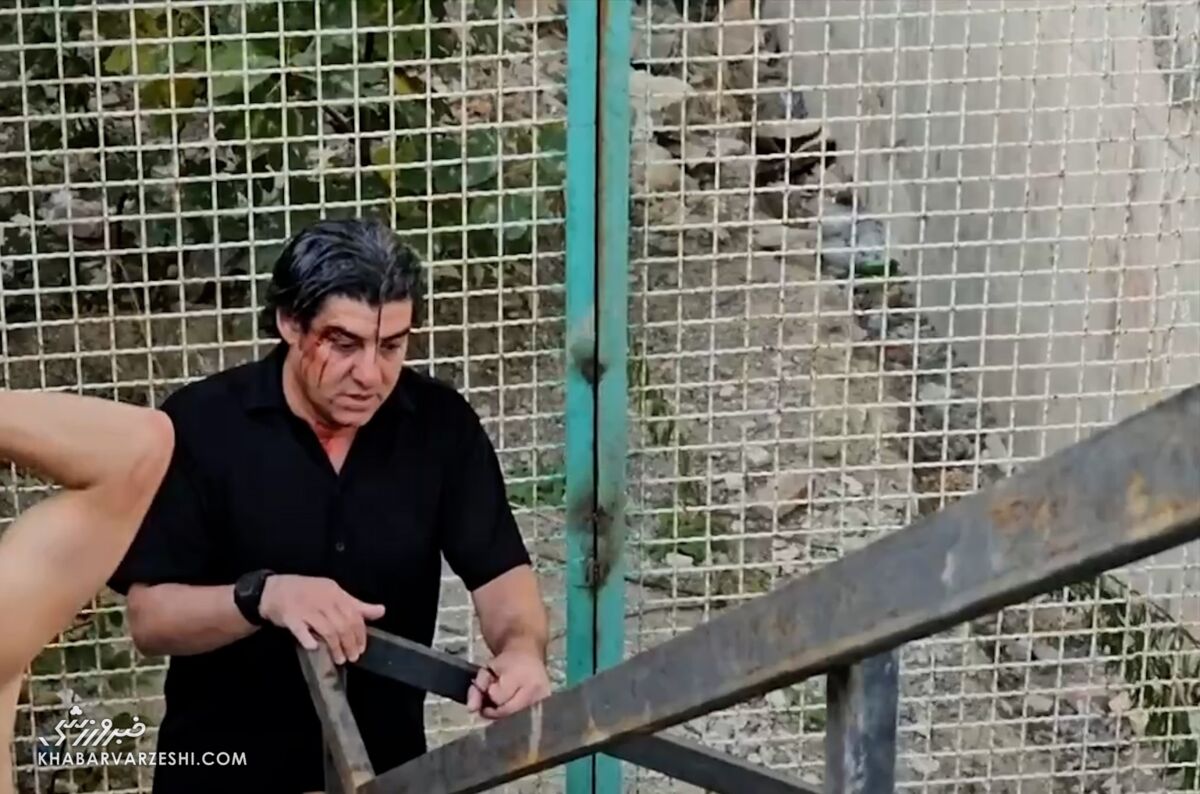 ویدئو ستاره سابق پرسپولیس خونخوار و مالی شد!/ شرم آورترین صحنه های فوتبال ایران
