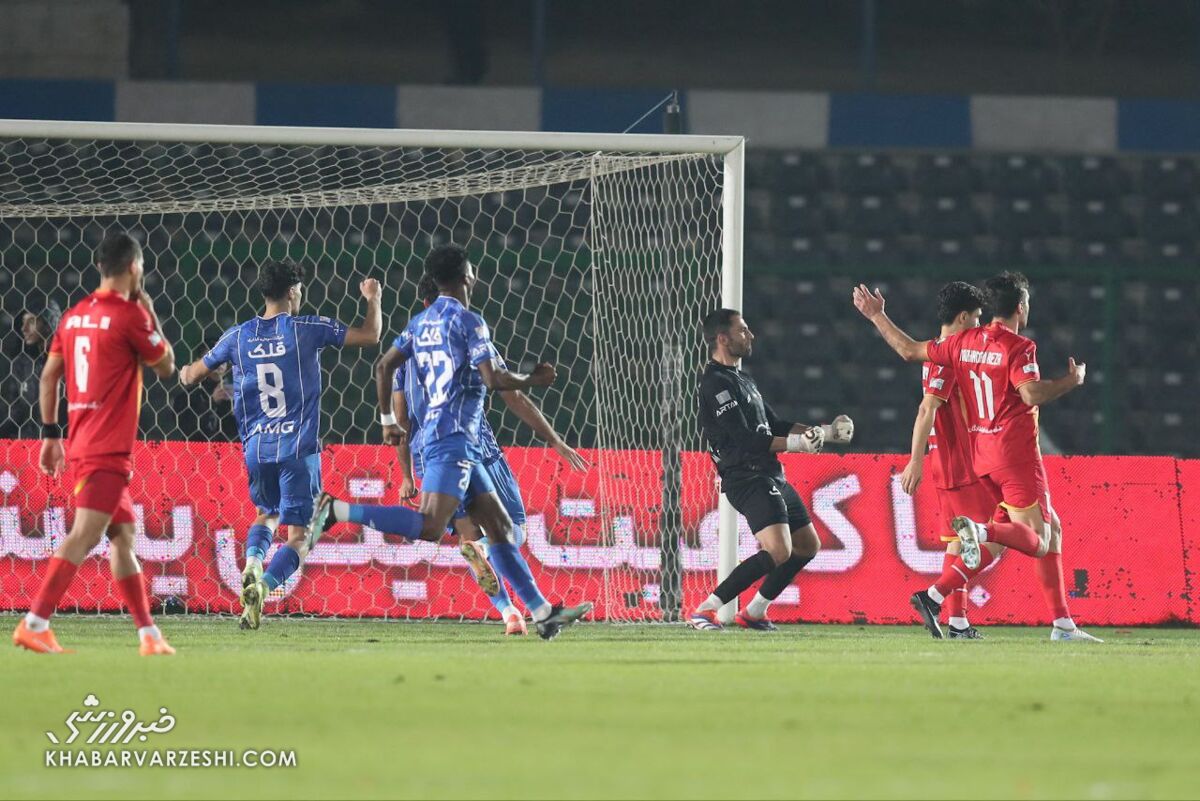 ویدئو چگونه آدان پنالتی انصاری را گرفت؟ بازیکنان استقلال چگونه شادی کردند؟